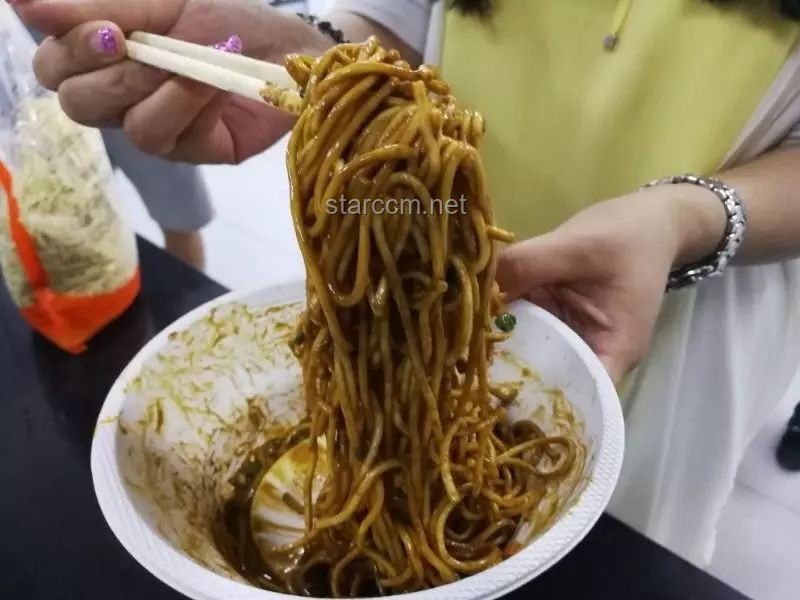 现代食品科技对比：腐乳与方便面调料鲜味之争